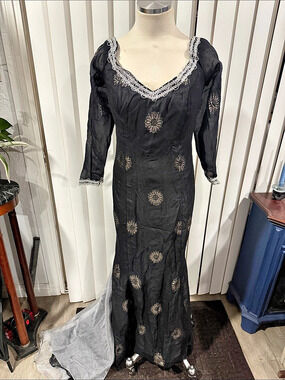 Black & Silver Embroidered Maxi Dress Like New Beautifully intricate